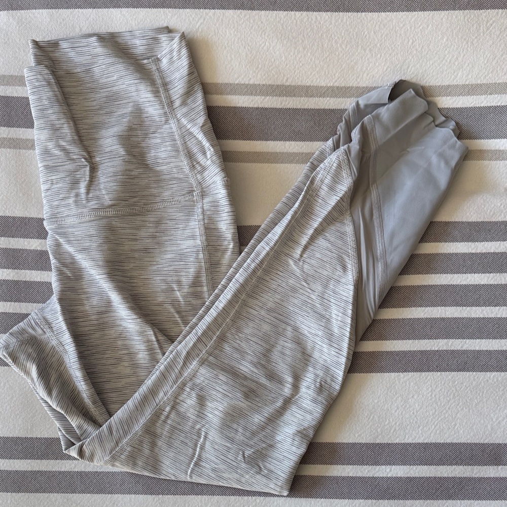 Lululemon cropped white and grey Leggings